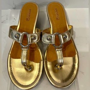 NWOT Gold Sperry Slip-on Sandals